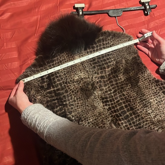 Lamb Vest with Fox Stand Collar and Bottom - Picture 9 of 10